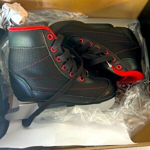 Like New: DBX size 10 kids ice skates.